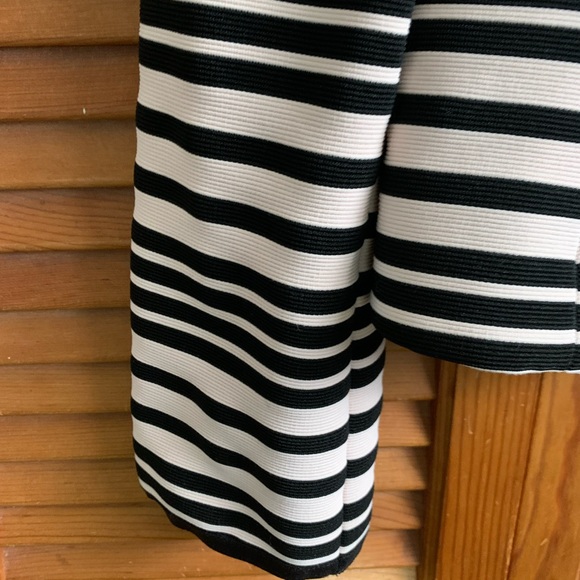 Nanette Lenore Women’s Black Striped Long Sleeve Notch Lapel Blazer Sz. 8 NWOT - Picture 3 of 9